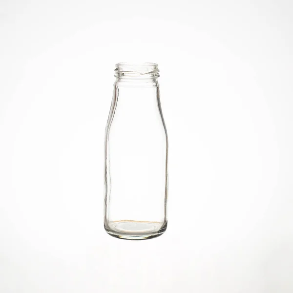 Стеклянные бутылки на белом фоне — стоковое фото