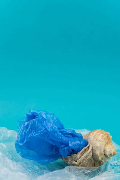 Plastikverschmutzung Den Ozeanen Tragetaschen Muschelschalen Schalentiere Schlechtem Ökologischen Konzept — Stockfoto