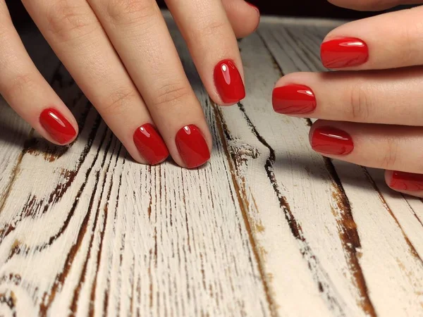 Mode manikyr av naglar på en vacker bakgrund — Stockfoto