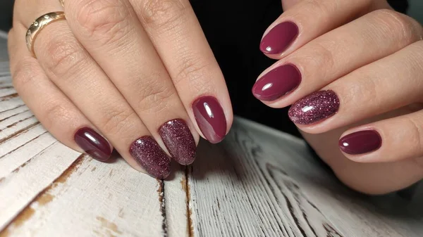 Stylowy design manicure na piękne paznokcie — Zdjęcie stockowe