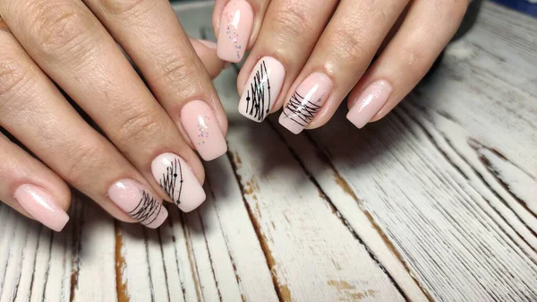 Stylowy design manicure na piękne paznokcie — Zdjęcie stockowe