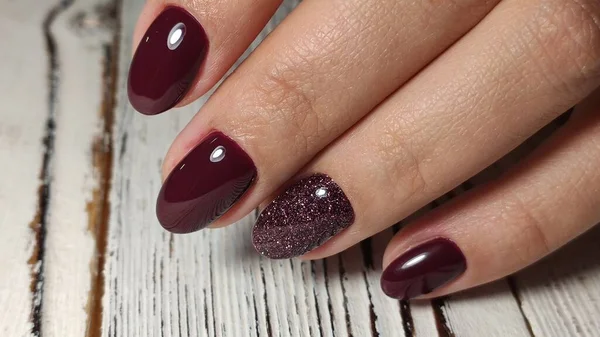 Stylowy design manicure na piękne paznokcie — Zdjęcie stockowe