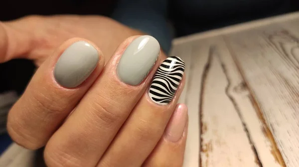 Stylowy design manicure na piękne paznokcie — Zdjęcie stockowe