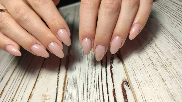 Stijlvol ontwerp van manicure op mooie nagels — Stockfoto