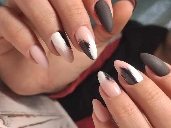 Fashion manicure of nails on a beautiful textural — 스톡 사진