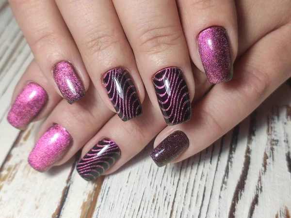 Gyönyörű nail art manikűr a háttérben — Stock Fotó