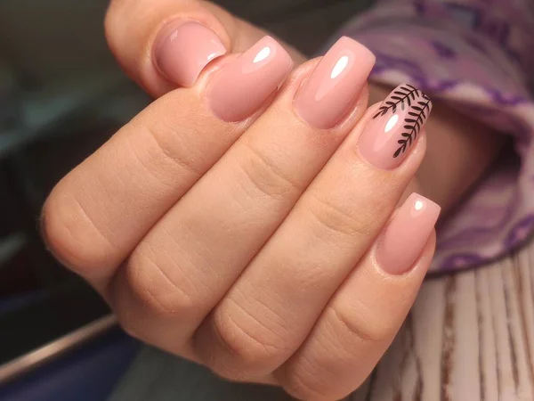 Beautiful woman's nails with beautiful christmas manicure — Stock Photo, Image