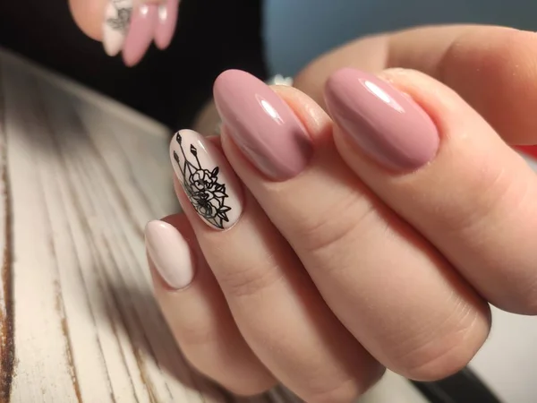 Glamoureuze Manicure Van Nagels Mooie Vrouwelijke Handen — Stockfoto