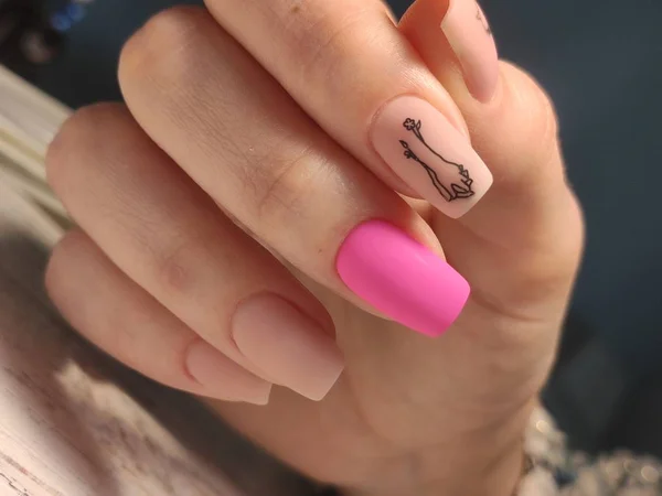Efektowne Manicure Paznokci Piękne Kobiece Dłonie — Zdjęcie stockowe