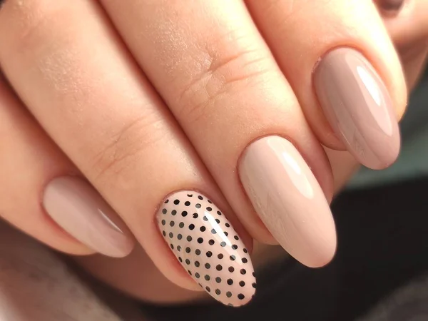 Close Foto Van Een Mooie Vrouwelijke Handen Met Elegante Manicure — Stockfoto