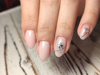 modaya uygun doku arka plan üzerinde göz alıcı güzel manikür