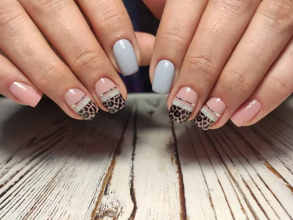 Schöne Nageldesign Auf Weiblichen Händen Auf Dem Hintergrund 2019 — Stockfoto