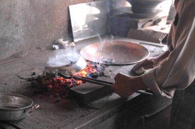 Geleneksel Türk tenekeci veya coppersmith