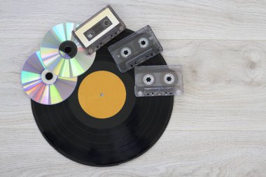 Retro, vinil plak disk, ses kaset ve cd