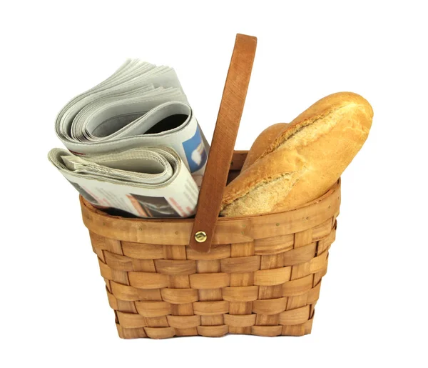 Morgenzeitung und frisches Brot — Stockfoto