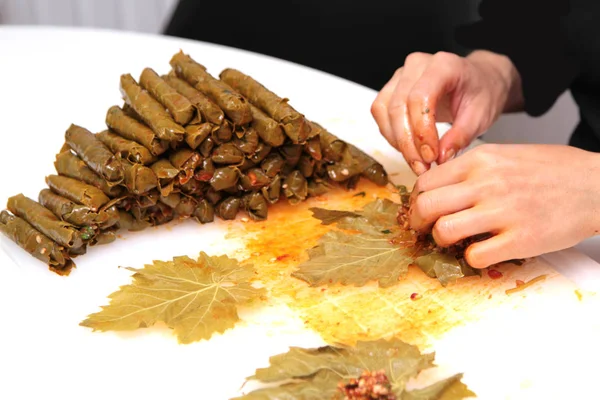 Турецкая кухня. Домашняя Сарма — стоковое фото