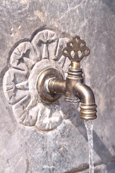 Турецкий водопроводный кран — стоковое фото
