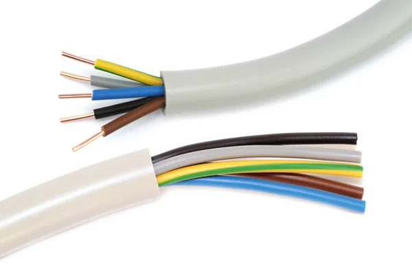 Cable eléctrico sobre fondo blanco — Foto de Stock