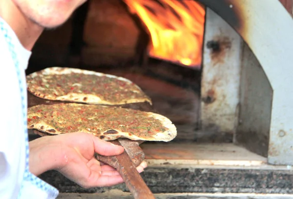 Delicious Turkish Pizza. Etli ekmek or Lahmacun — ストック写真