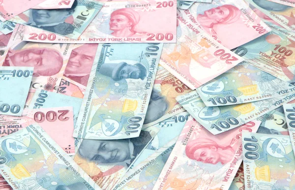 Банкноты турецкой лиры (TRY или TL) 100 TL и 200 TL — стоковое фото