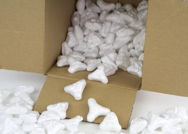 Styrofoam peanuts for the protection of fragile packages — Stock Photo, Image