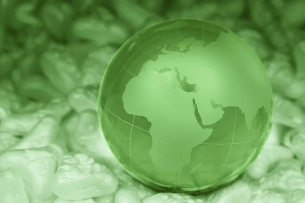 绿色水晶地球仪 — 图库照片