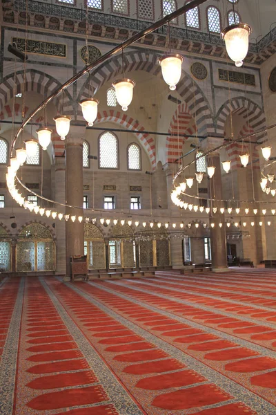 Belül a Suleymaniye mecset Isztambulban — Stock Fotó