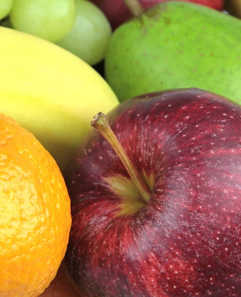 Frutas frescas ecológicas . —  Fotos de Stock
