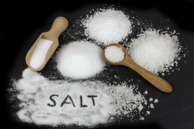 Çeşitli tuz ve tahta kaşık