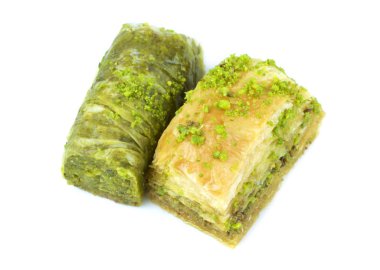 Lezzetli Türk baklava ve yeşil fıstık fındık ile sarma.