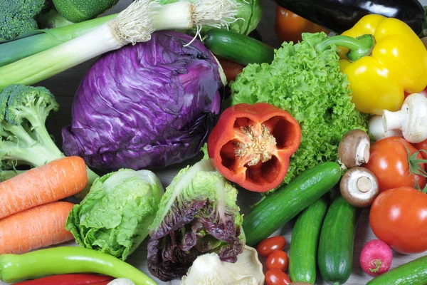 Świeże kolorowe warzywa — Zdjęcie stockowe