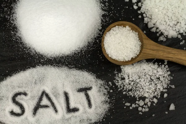 tuz ve tahta kaşık 