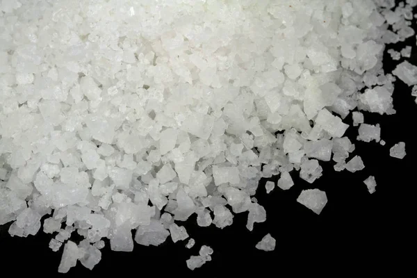 Kamenná sůl na černý kámen — Stock fotografie