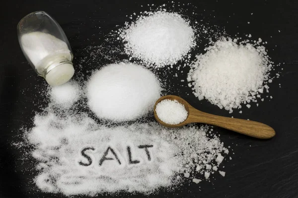 tuz ve tahta kaşık 