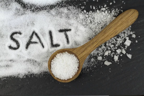 tuz ve tahta kaşık 