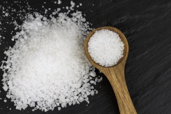 Kaya tuzu ve tahta kaşık