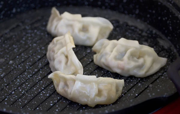 Chinese kitchen, homemade pan fried Dumplings — Stock Photo, Image