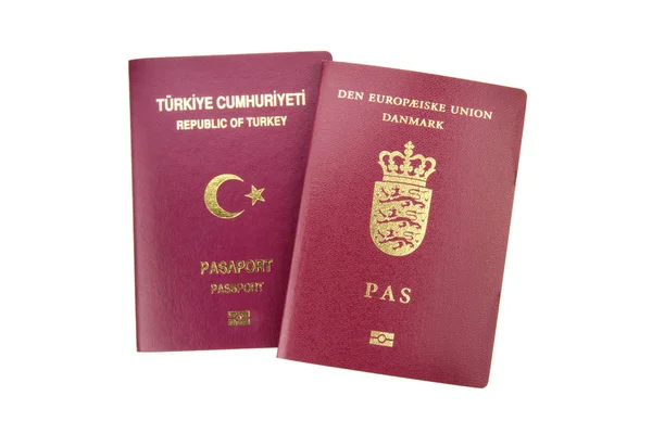 Pasaporte sobre fondo blanco — Foto de Stock