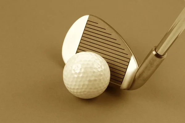 Club de golf y pelota de golf — Foto de Stock