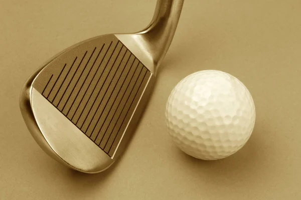 Club de golf y pelota de golf — Foto de Stock