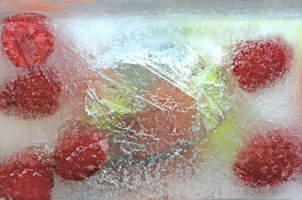 Frozen sweet raspberries — Stock Photo, Image