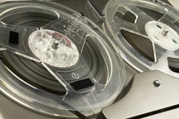 Çalar ve kaydedici reel reel.