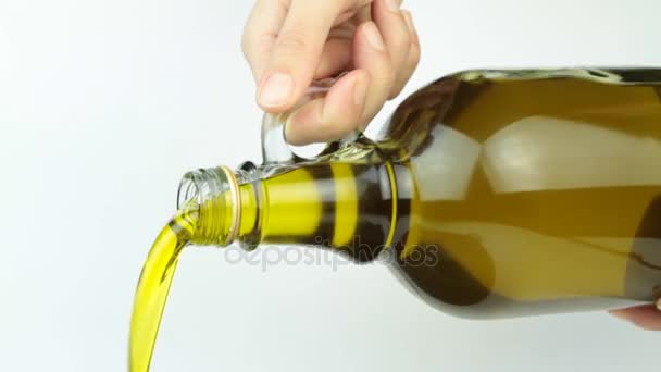 Pouring extra virgin olive oil from glass bottle. — Stock Video