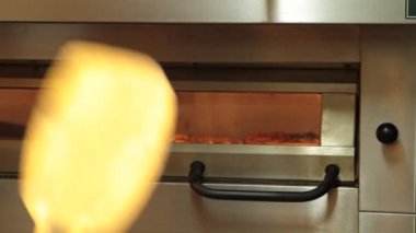 Fırında Pizza Pişirme