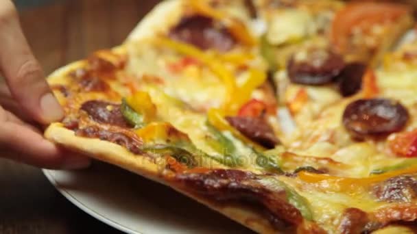 美味的比萨切割 — 图库视频影像