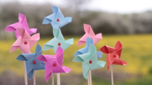 Kleurrijke pinwheels "roterende video " — Stockvideo