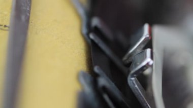 Eski daktiloda yazılmış Haberler