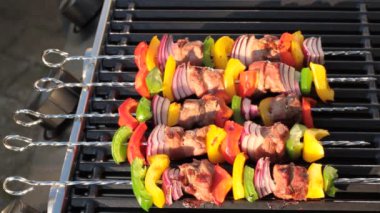 Barbekü. Şiş kebap ızgara biber, soğan, sıcak ızgara ile