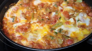 Geleneksel Türk mutfağı, Menemen. ( domates, yeşil biber, soğan ile omlet )