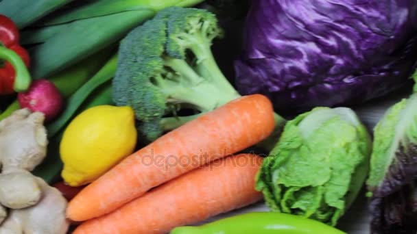 Verduras frescas coloridas — Vídeo de stock